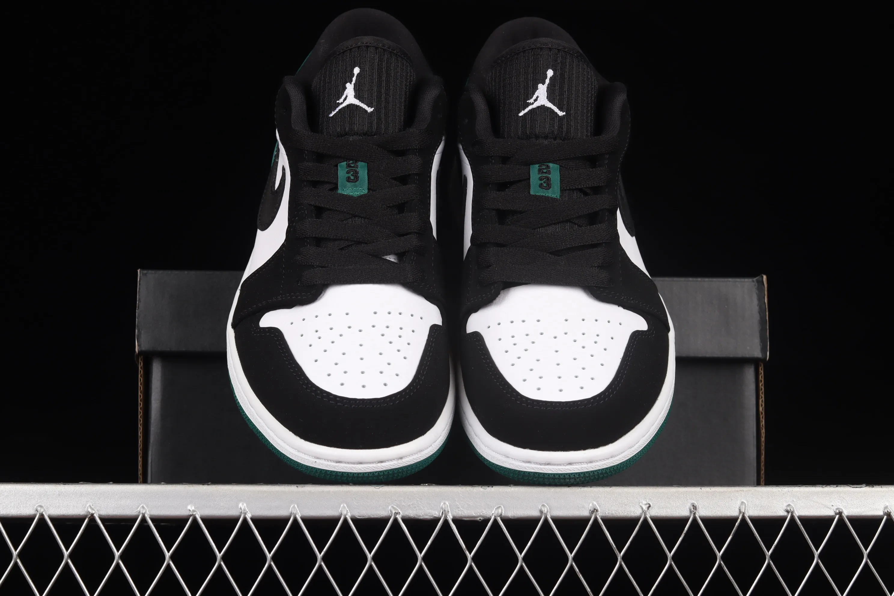 All categories Air Jordan Jordan series basketball shoes Air Jordan 1 Low G version pure original Air Jordan 1 Low AJ1 Joe 1 black and green toe low-top cultural basketball shoes 553558-113
